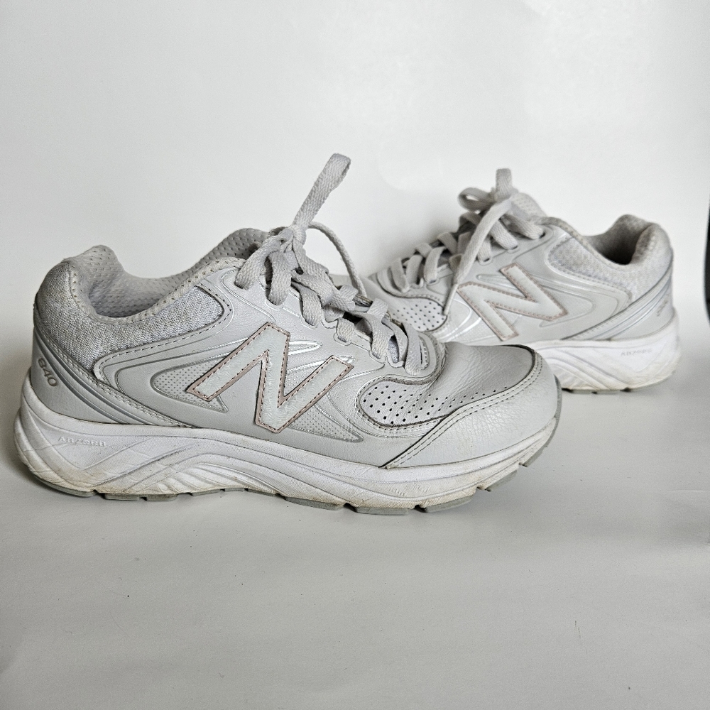 New Balance 840v2 Walking Shoes